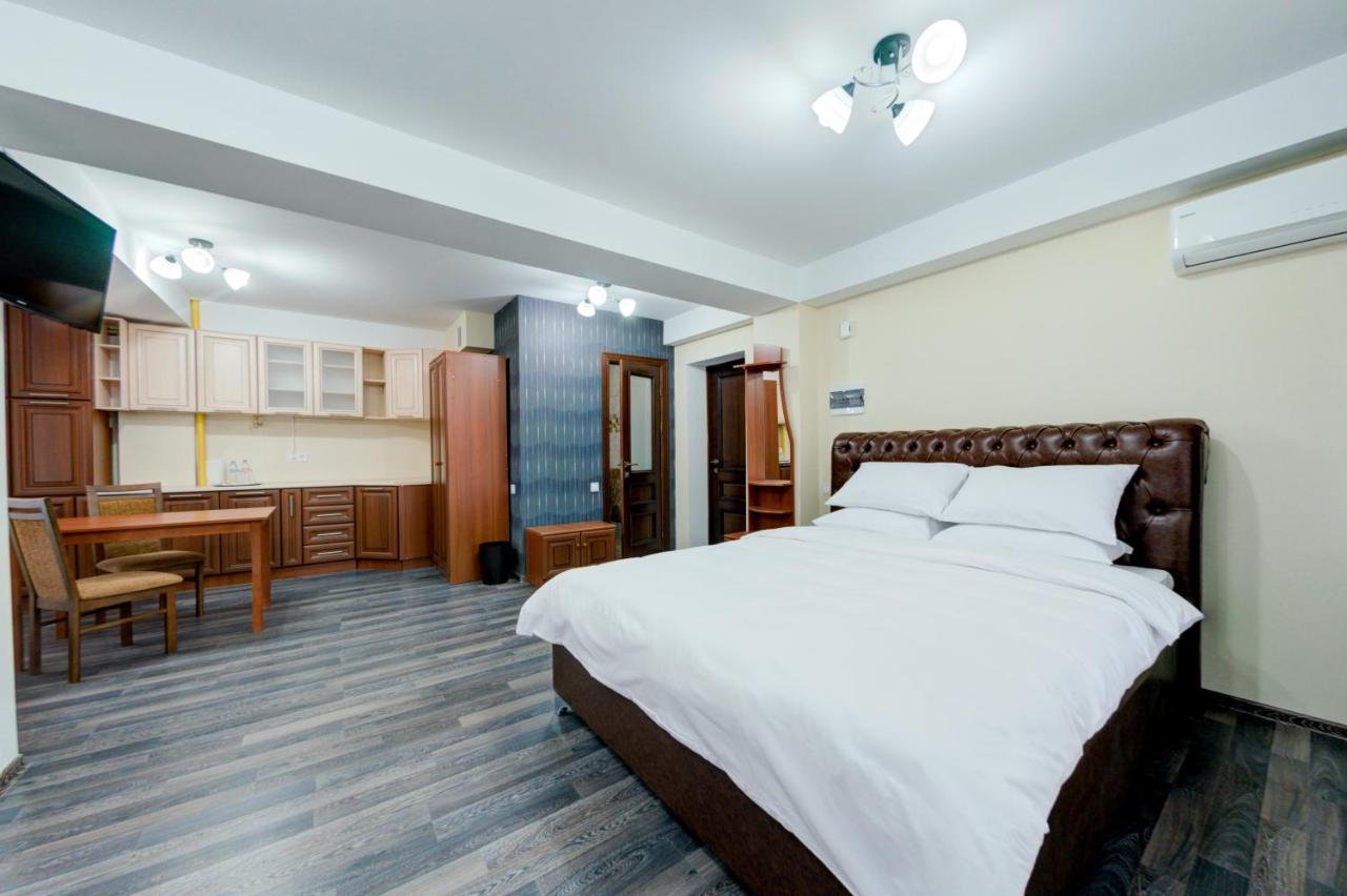 Catherine Hotel キシナウ エクステリア 写真